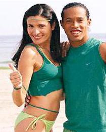 areachicasalessandrayronaldinho.jpg